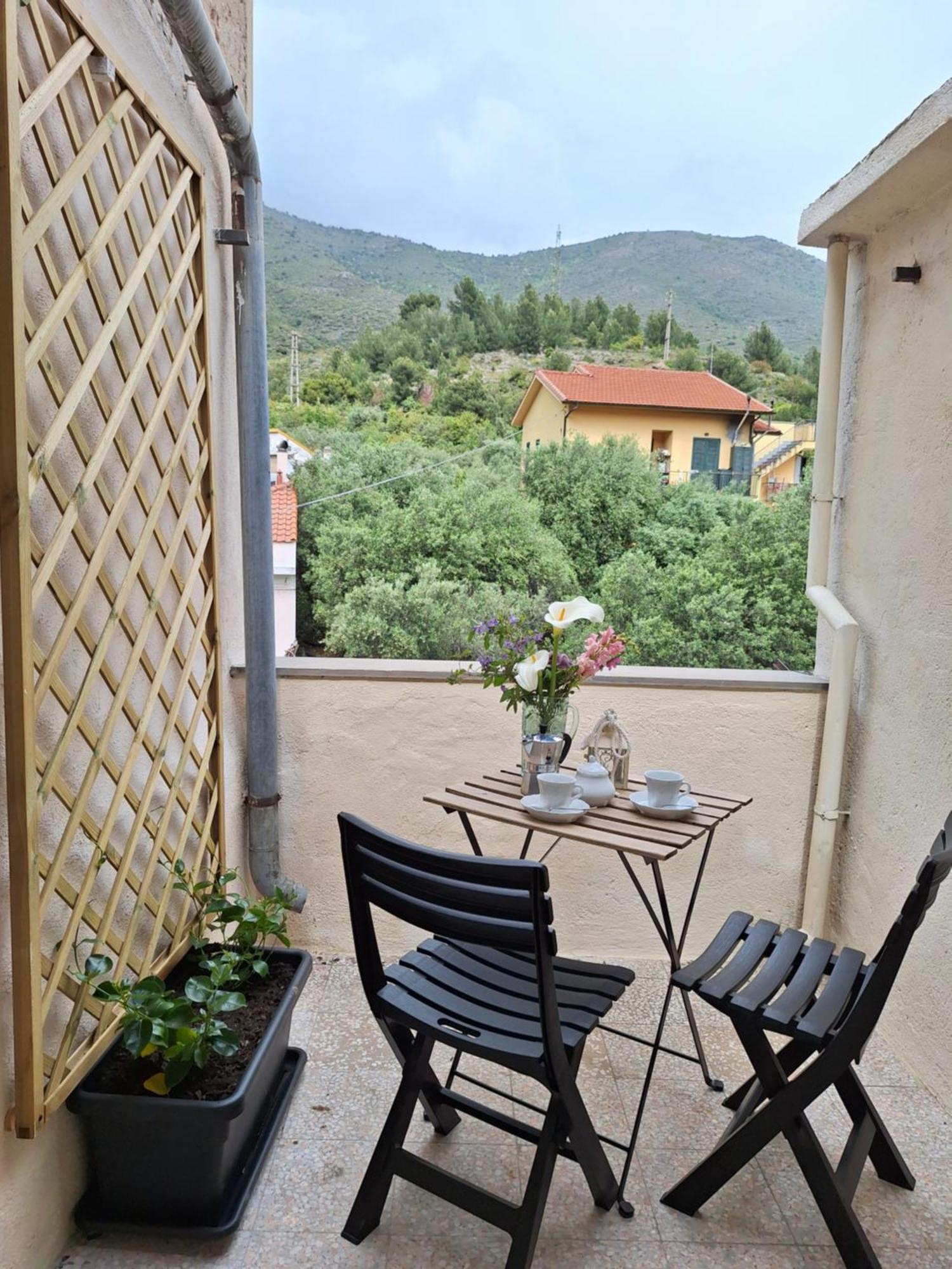 Appartement Casa Iris à Cisano sul Neva Extérieur photo
